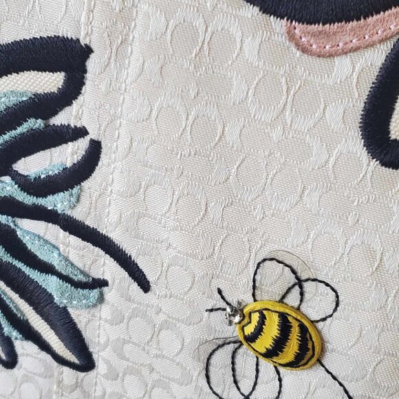COACH WHITE SIGNATURE FLORAL BEE DUFFLE CROSSBODY - Picture 4 of 17